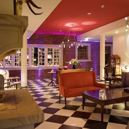 Romantik Hof Zur Linde Hotell 4*