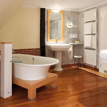 Hotell Romantik Hof Zur Linde 4*