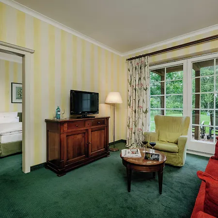 Romantik Hof Zur Linde Hotell 4*