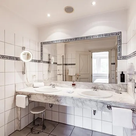 Romantik Hotel Hof Zur Linde Hotel 4*