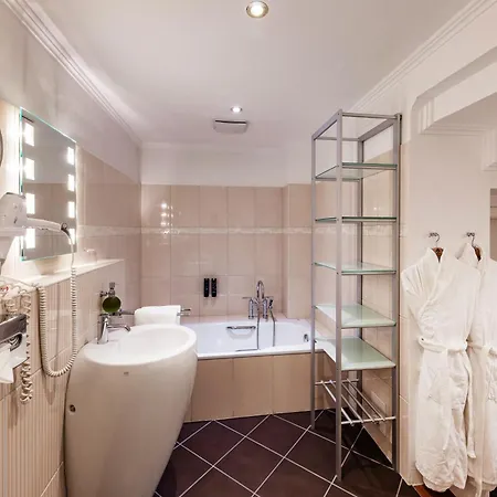 Romantik Hotel Hof Zur Linde Hotel 4*