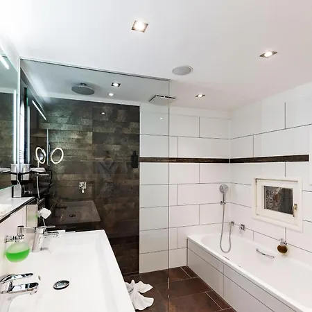 Romantik Hotel Hof Zur Linde 4*