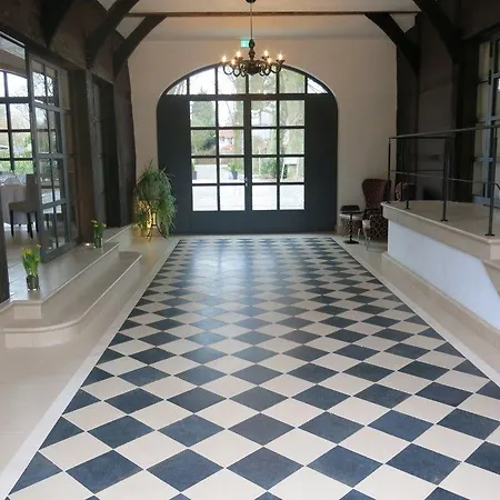 Romantik Hof Zur Linde Hotell 4*