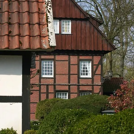 Romantik Hof Zur Linde Hotell 4*