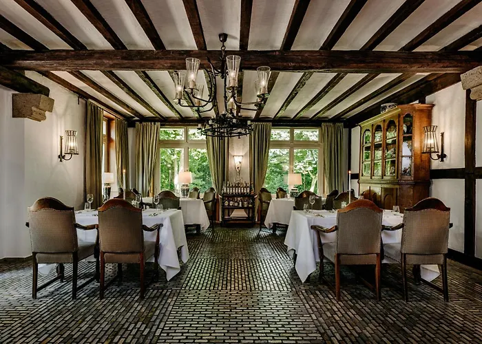 Romantik Hof Zur Linde Hotel 4*