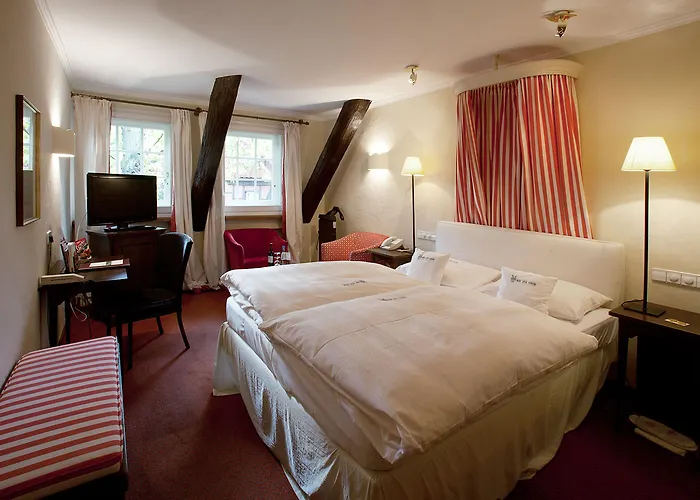 Romantik Hof Zur Linde Hotel 4*