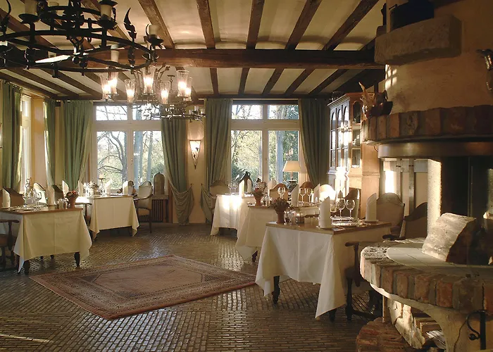 Romantik Hof Zur Linde Hotel 4*