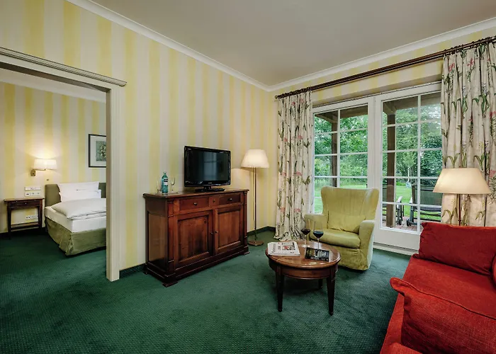 Romantik Hof Zur Linde Hotel 4*