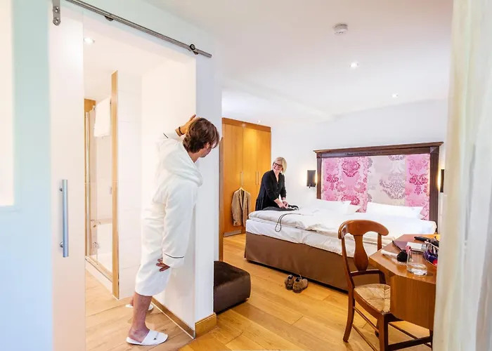 Hotel Romantik Hof Zur Linde 4*